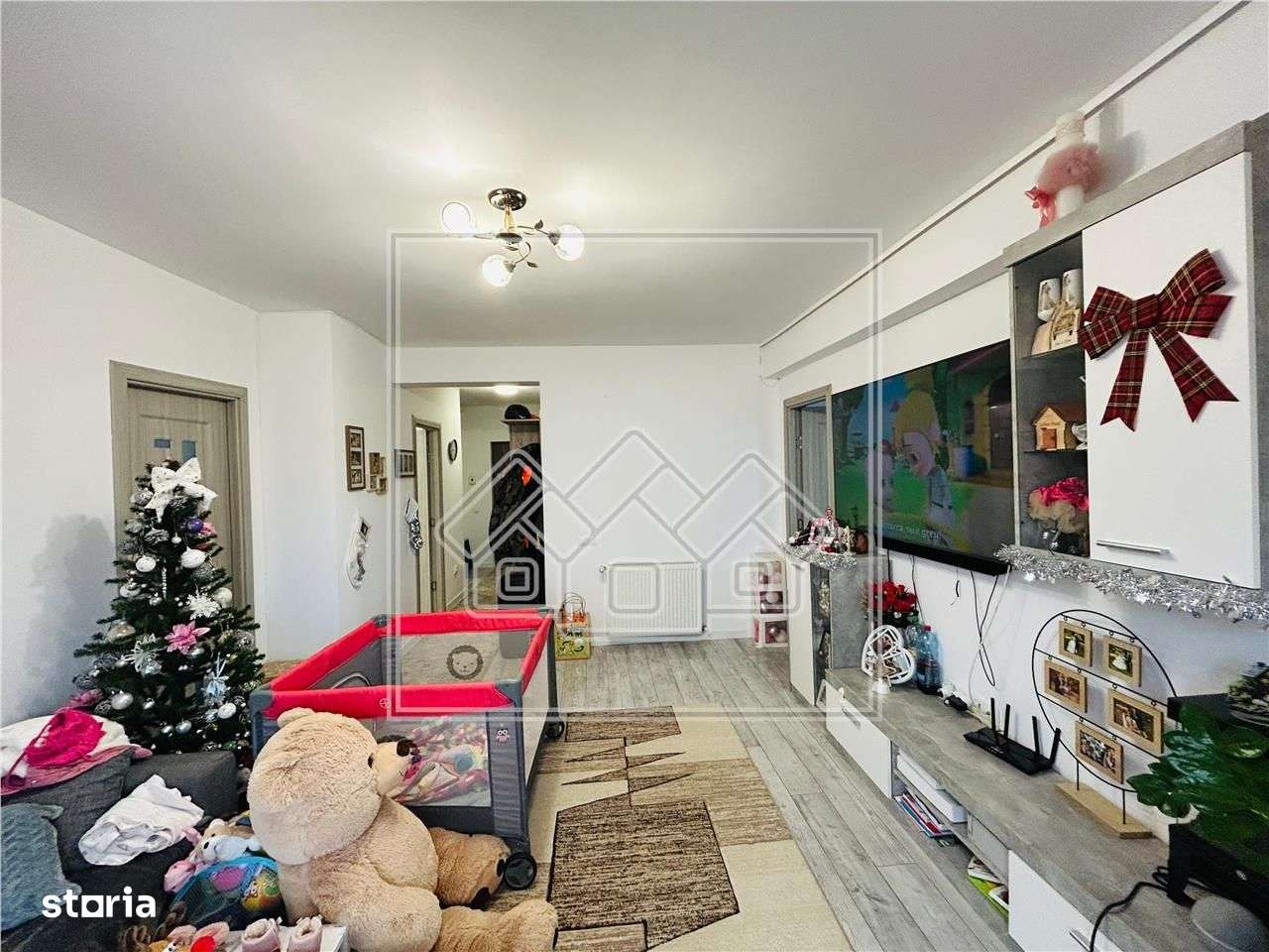 Apartament 3 camere, mobilat, utilat, curte proprie, 2 parcari - Imagine principală: 3/20