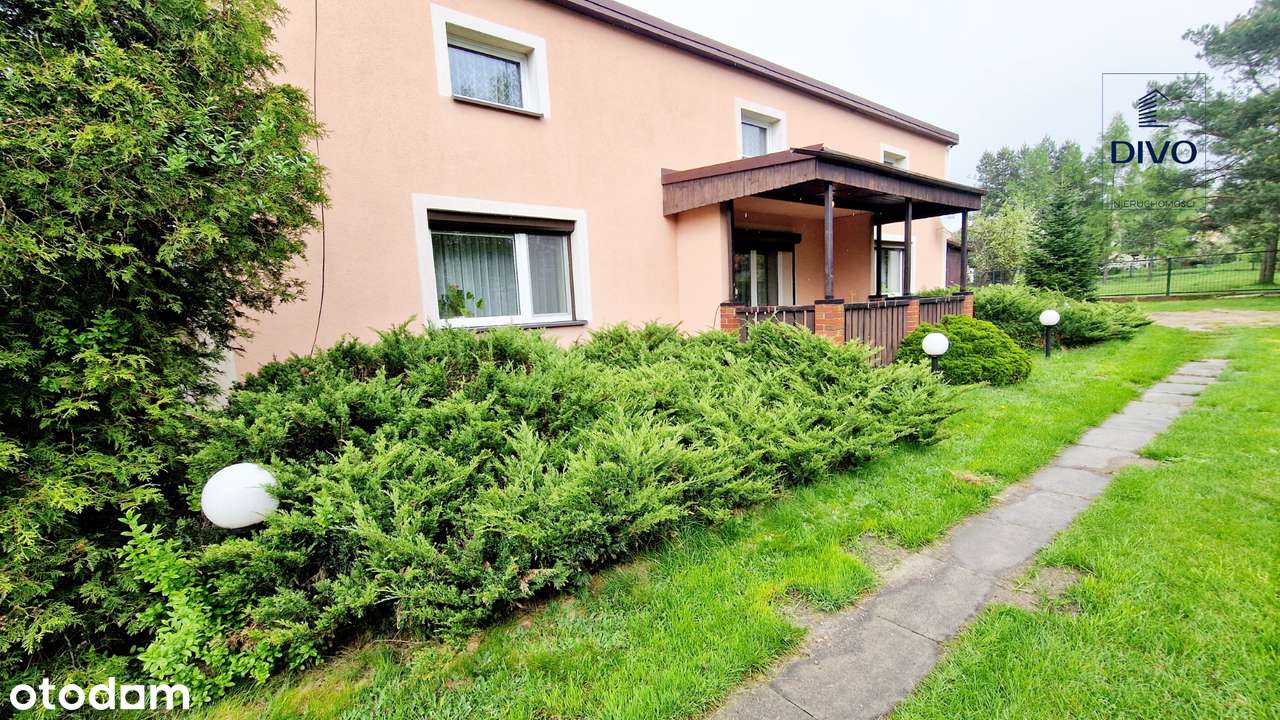 Dom w cichym miejscu z dużym pięknym ogrodem-17