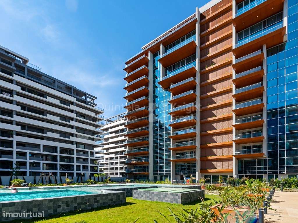 Apartamento T2 com terraço e garagem entre Monsanto e Miraflores-22
