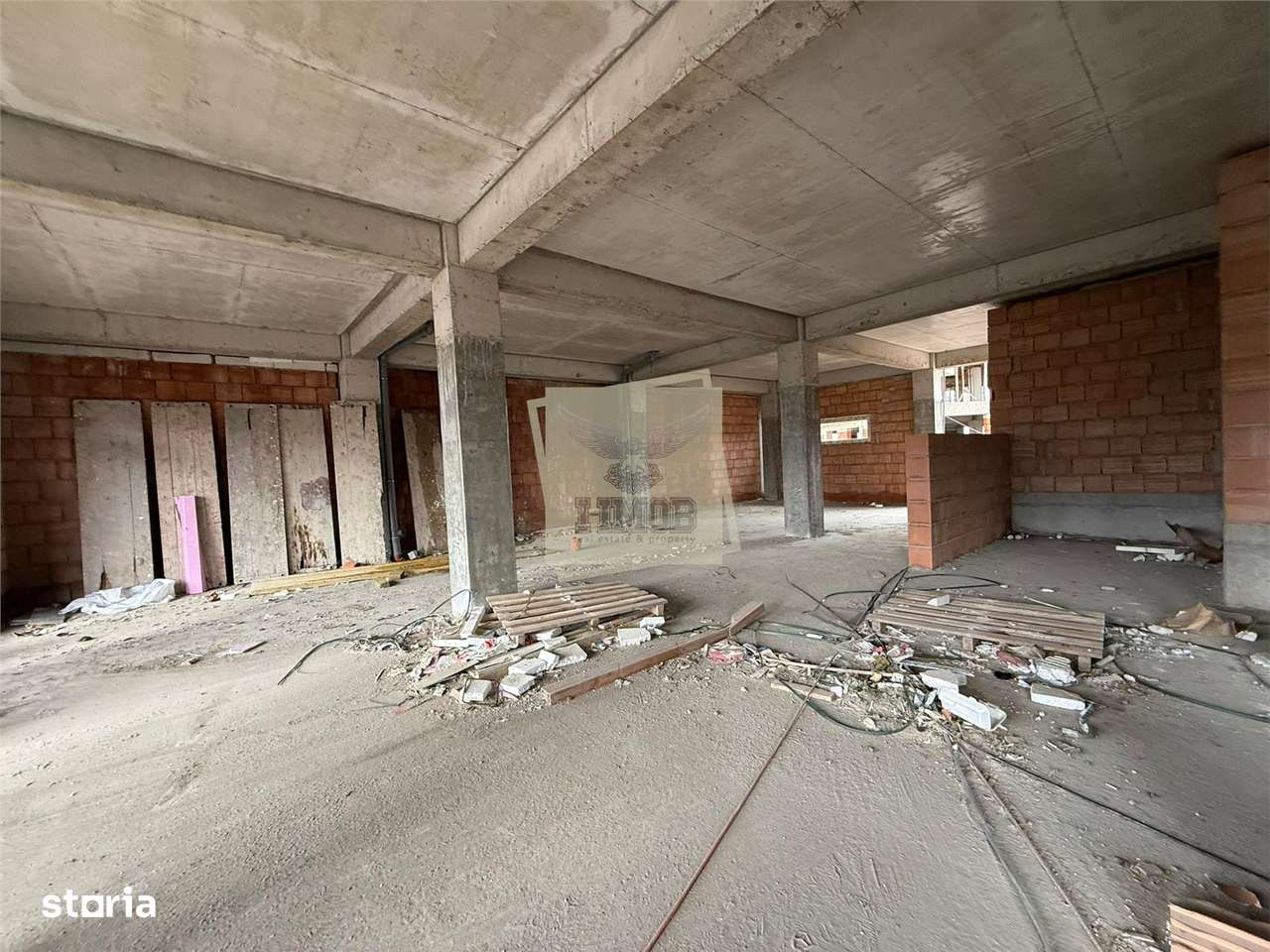 Spatiu comercial 137  mpu 3 intrari si 3 parcari pretabil afacere - Imagine principală: 3/6