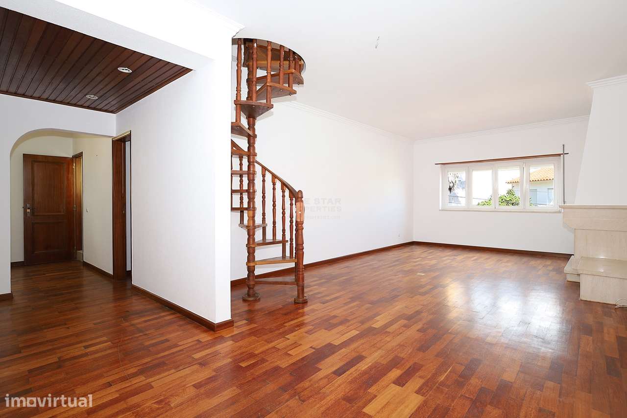 Moradia com duas fracções – Rentabilidade Imediata – Porto Salvo – Oei-27