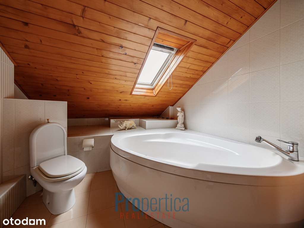 Solidny i funkcjonalny dom w Piastowie-13