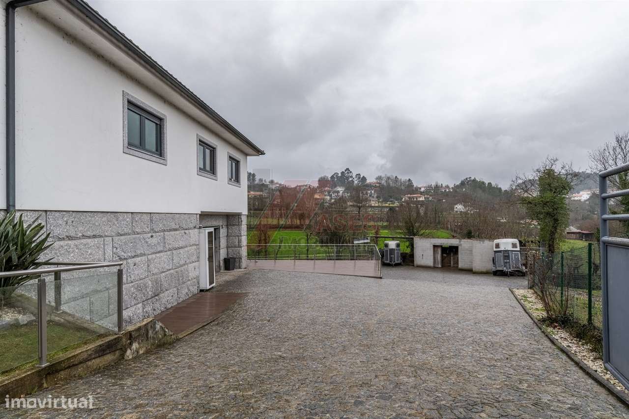 Moradia com Terreno e Espaços Amplos – 5 min de Fafe!-22