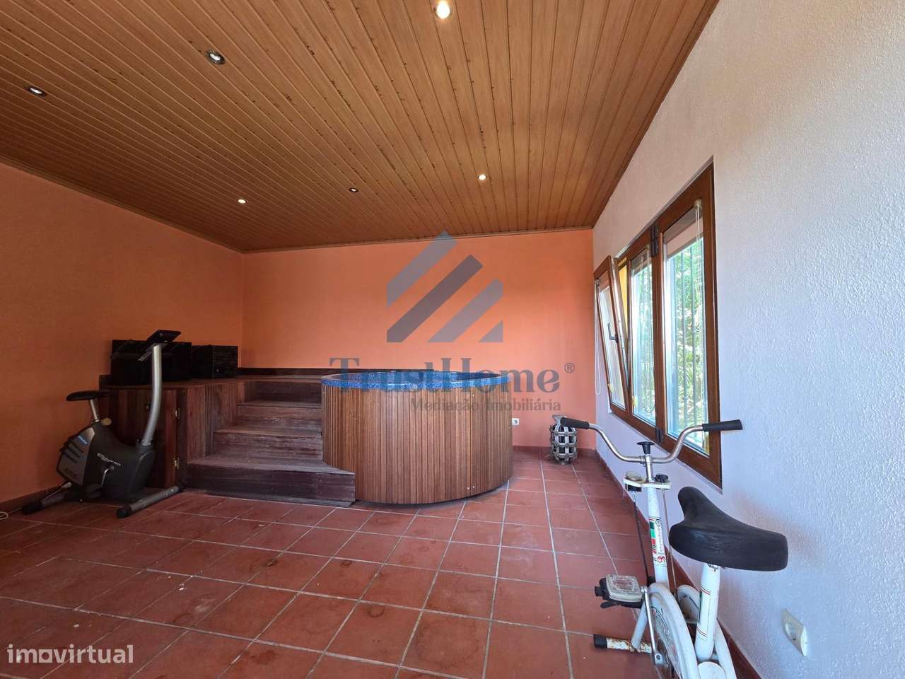 Moradia V5 com jardim, piscina e ginásio no centro de Coruche-32
