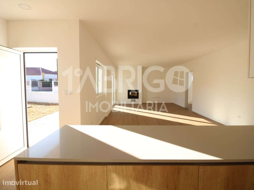 Moradia T4 totalmente remodelada, centro da cidade da Marinha Grande - Grande imagem: 5/34