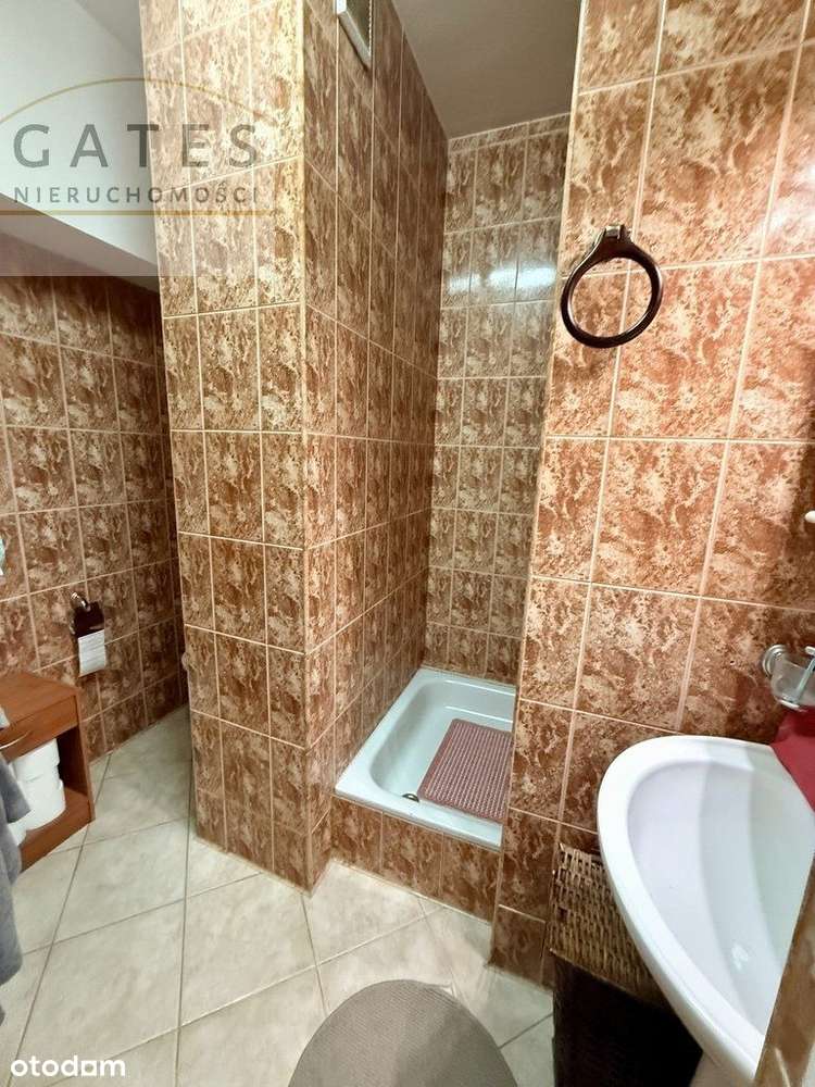 Atrakcyjny dom w pożądanej lokalizacji-17