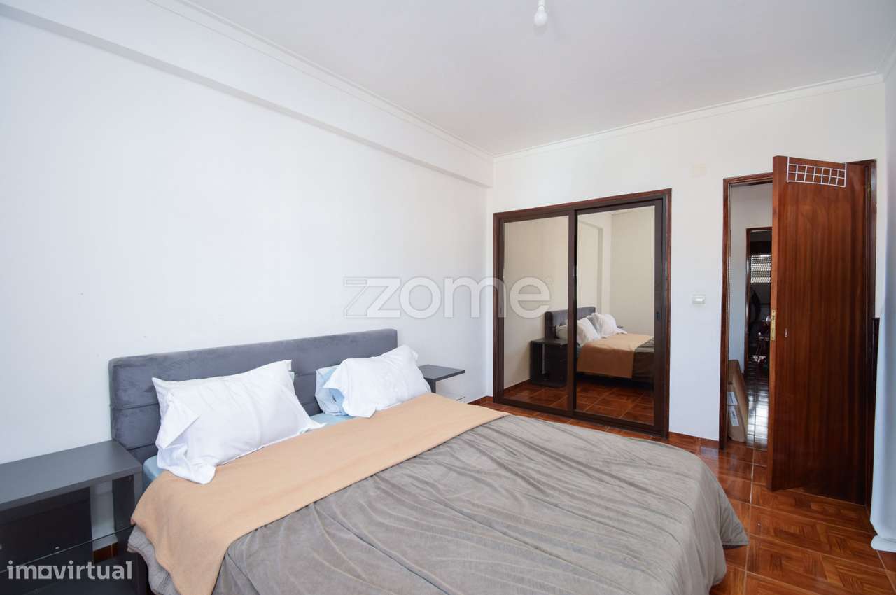 Apartamento T2 à venda no Carregado-5