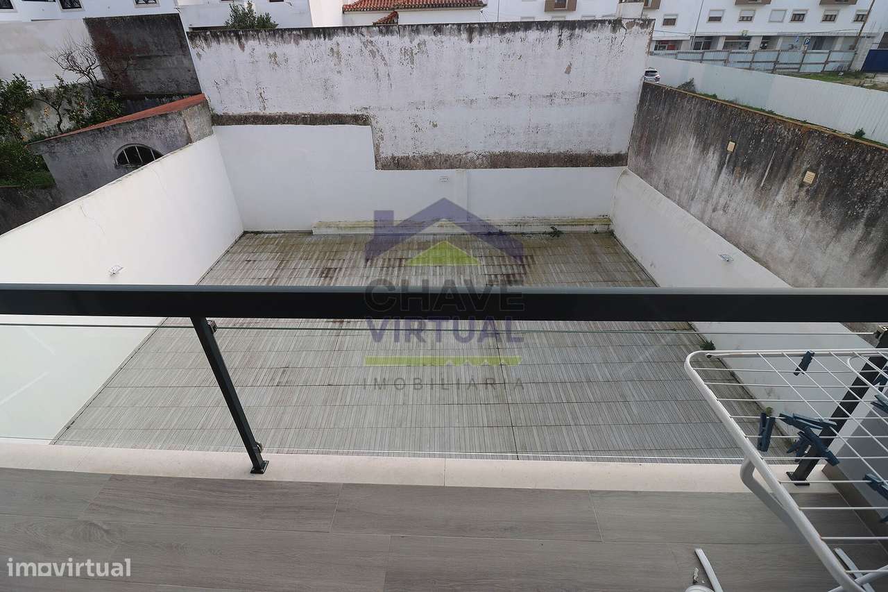 Apartamento T3 com Terraço Amplo - Centro Bombarral-14