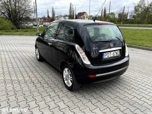 Lancia Ypsilon 1.4 8V Argento (4 os.) - 9