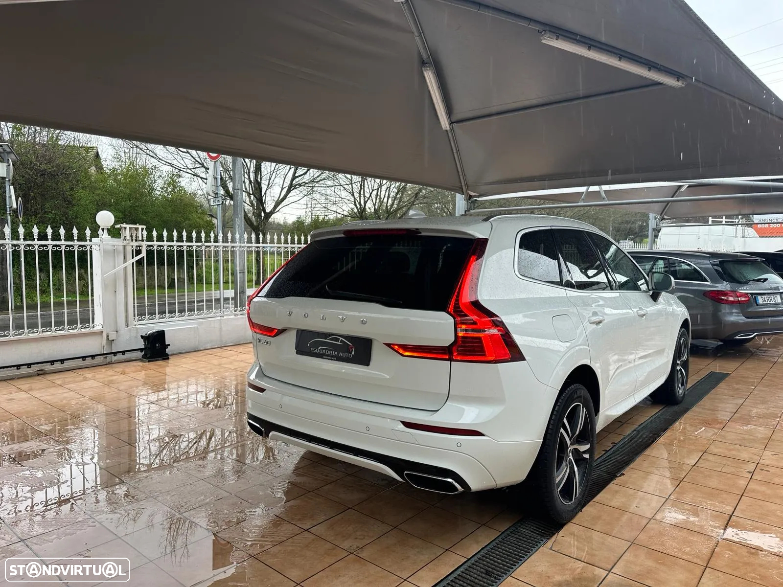 Volvo XC 60 2.0 T8 PHEV R-Design AWD - 4