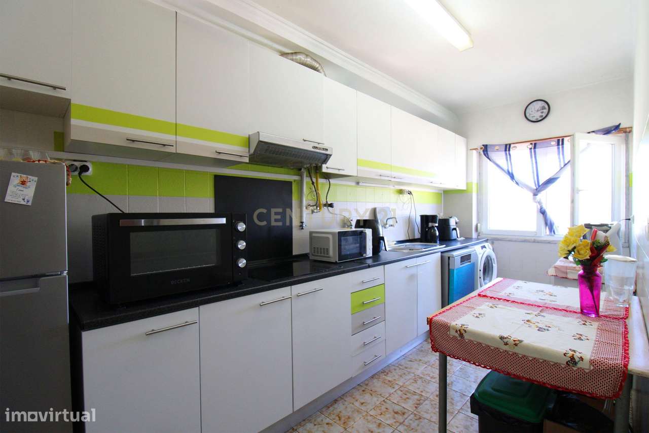 Apartamento T2 na Torre da Marinha - Seixal-1