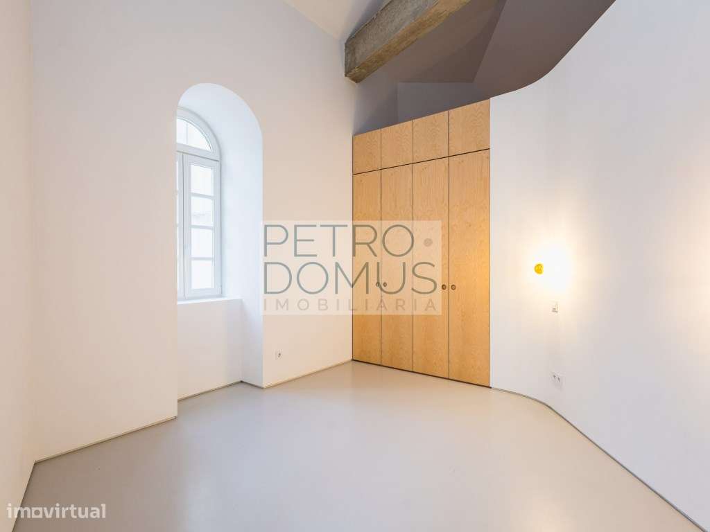 Apartamento T1+1 Único no Centro Histórico de Leiria-14