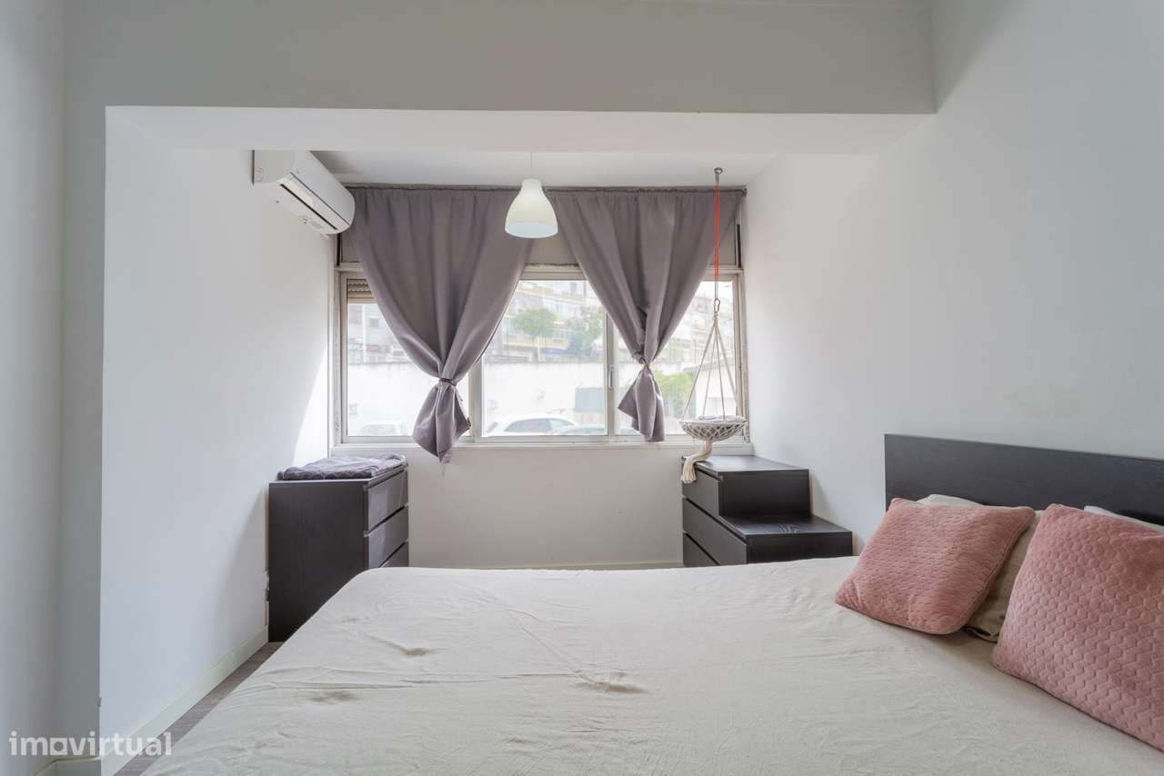 Apartamento T2 Remodelado - Laranjeiro-12