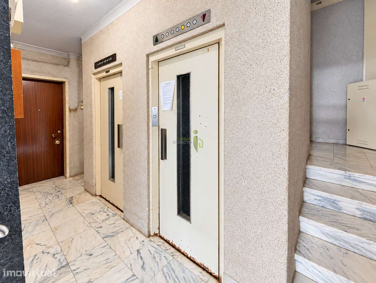 Apartamento T2 com Varanda, Elevador  | Junto a Comércio, Escolas e Tr-25