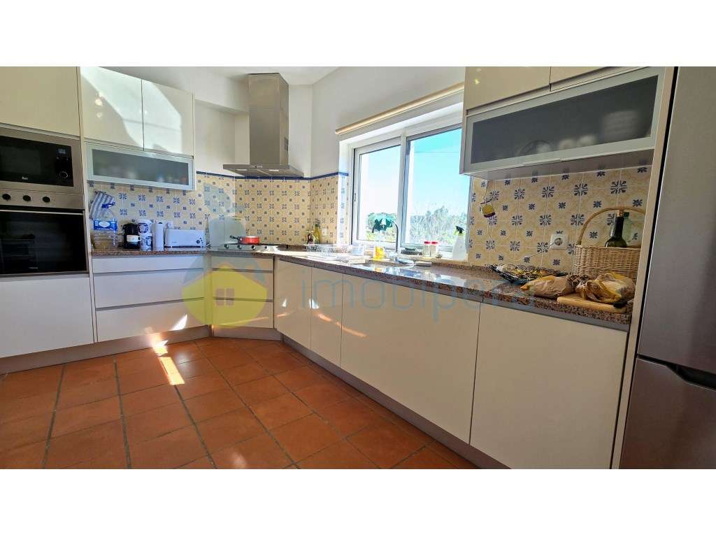 Moradia V4 com piscina e uma vista deslumbrante-20