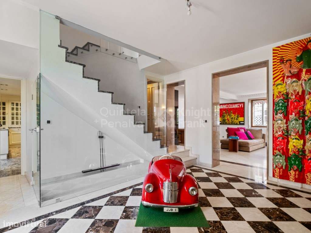 Moradia T5 com jardim e terraço com vista mar no Estoril - Grande imagem: 3/50