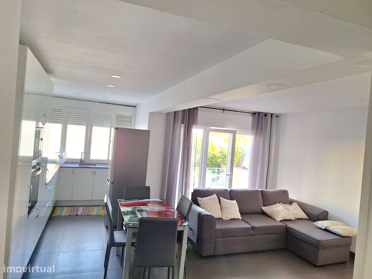 Moderno Apartamento c/ boa área , varanda e arrecadação - Grande imagem: 4/21