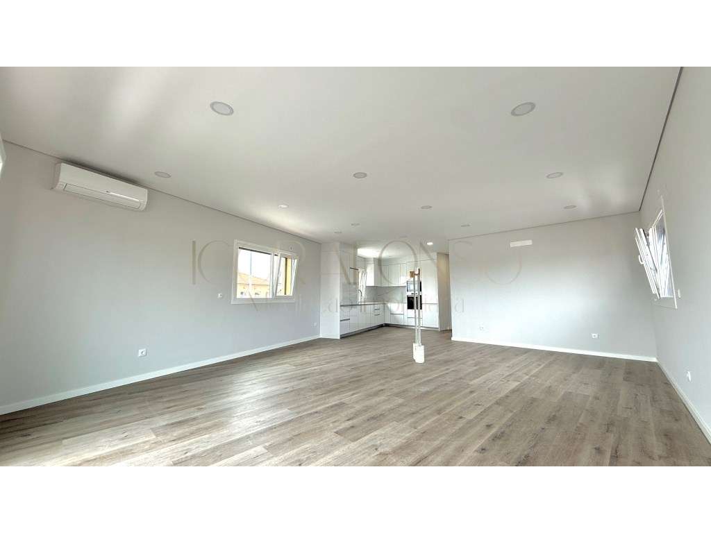 Excelente Apartamento T2 localizado na Zona Central de Azeitão-12