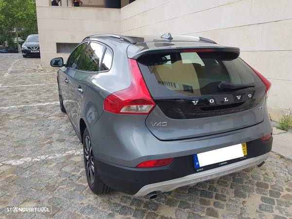 Volvo V40 Cross Country 1.5 T3 Plus Geartronic - 4