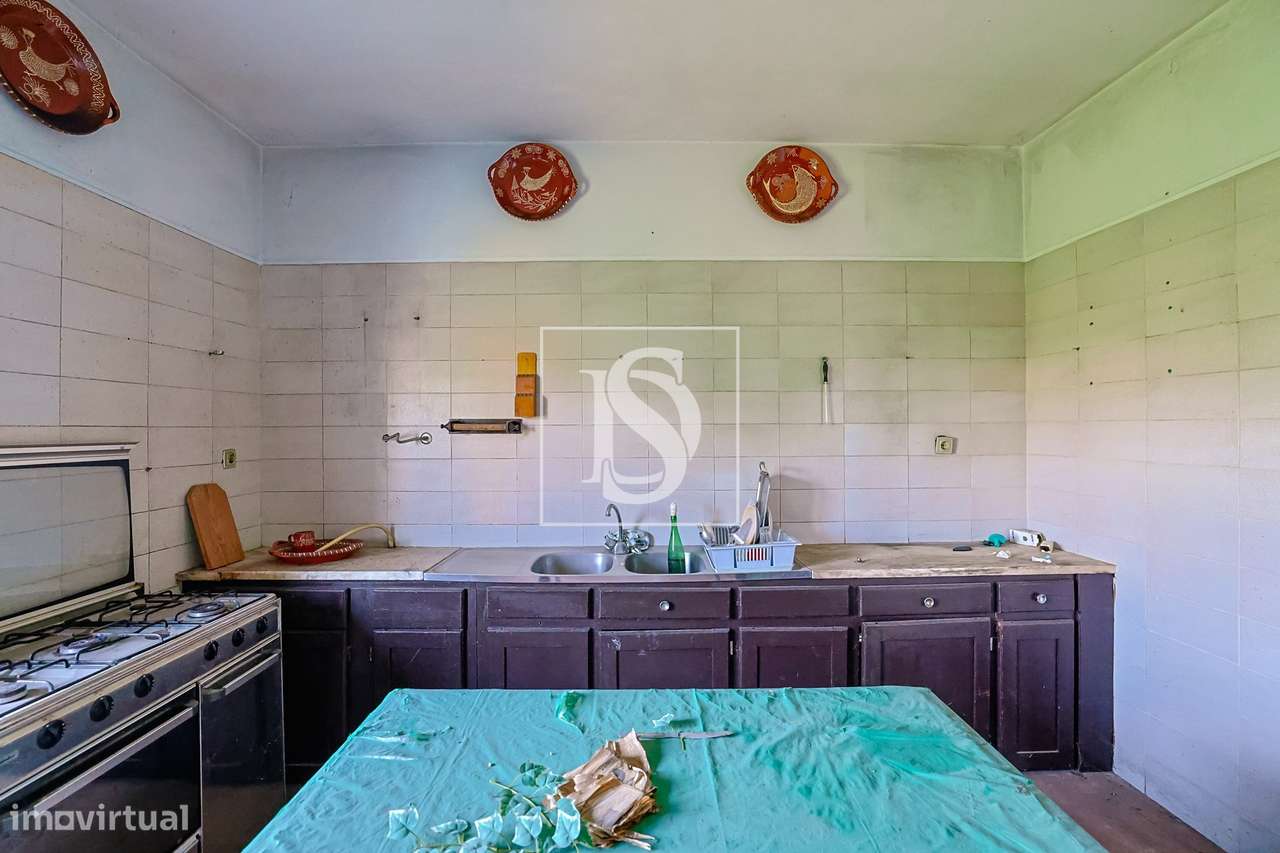 Moradia T4 c/ 376 m², jardim e riacho-10