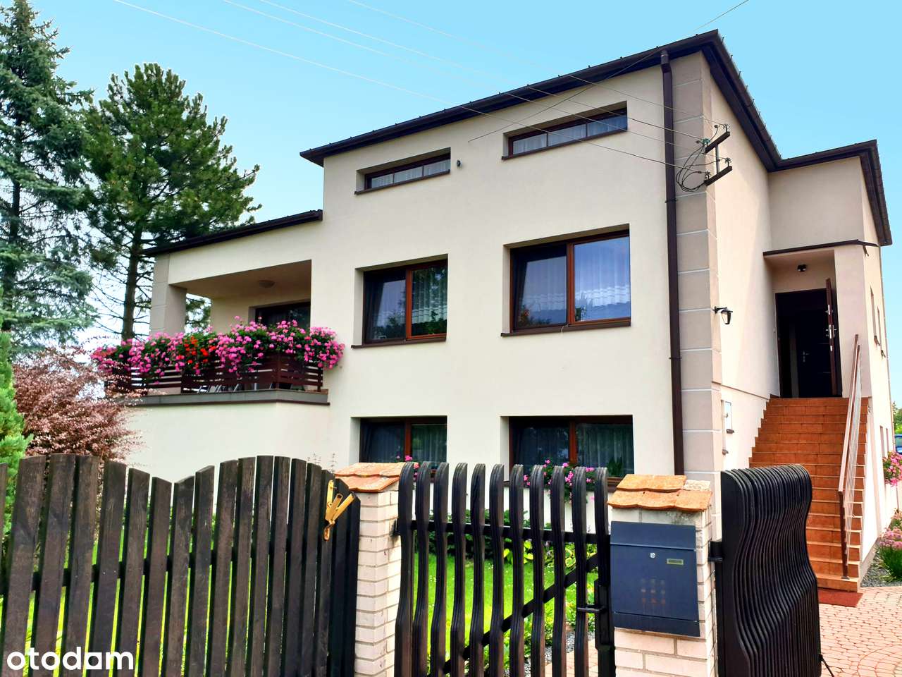 Wygodny dom z dużym terenem w Kampinosie-1