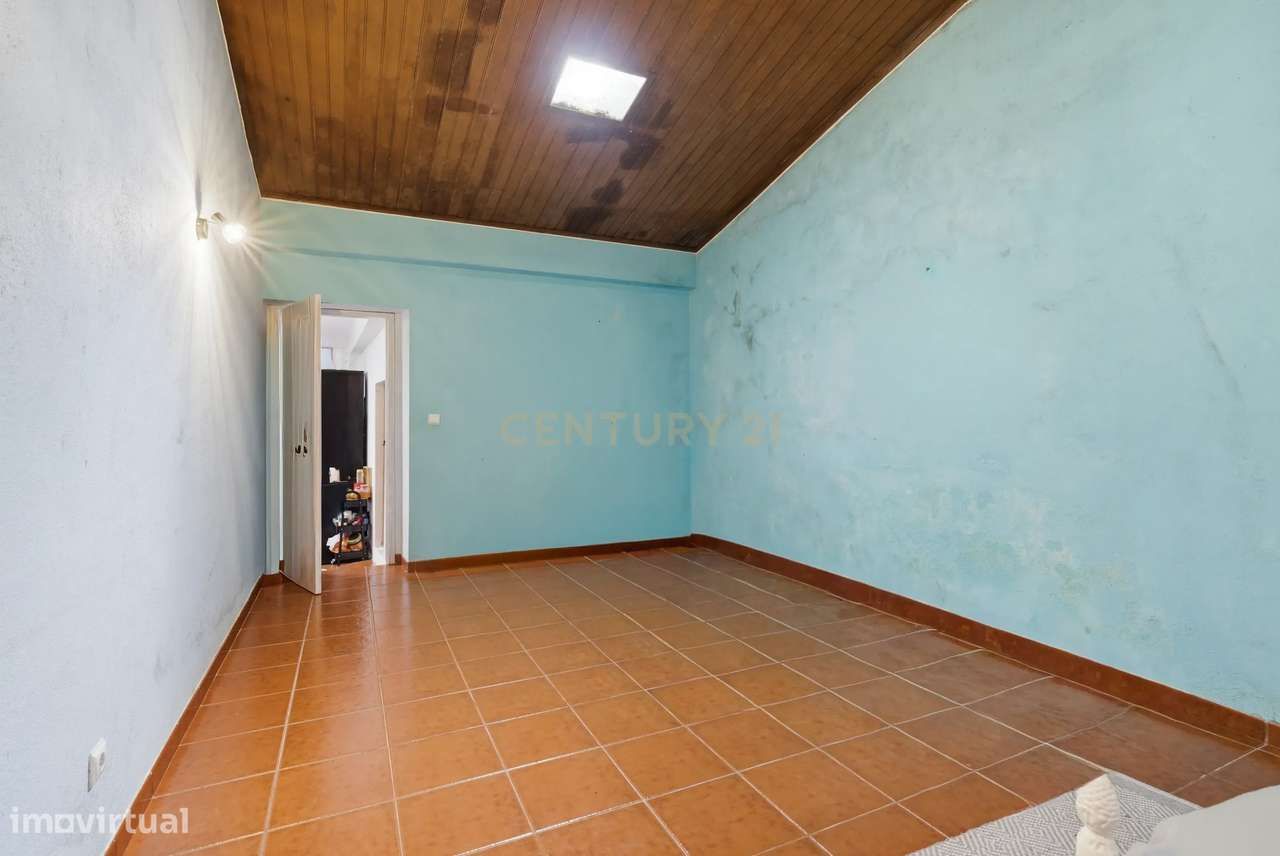 Moradia T2 com 2 salas e Pátio – Loubagueira, Torres Vedras-14