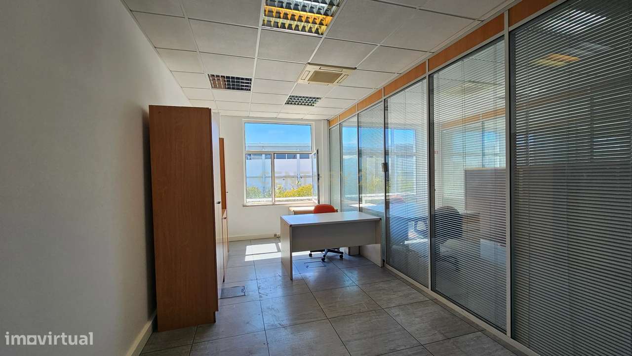 Escritório amplo e totalmente equipado no ElosPark II, em S. Marcos-42