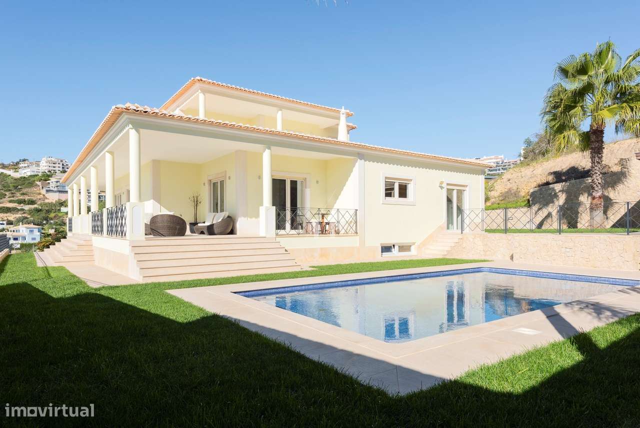 Moradia T3+1 isolada com piscina para venda na Marina de Albufeira - Grande imagem: 2/35