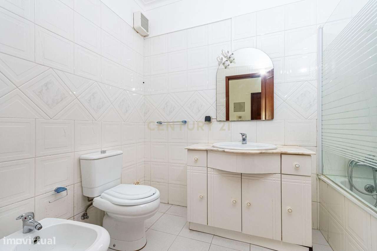 T1 COM EXCELENTE POTENCIAL PARA TRANSFORMAR EM T2  MEM-MARTINS-9