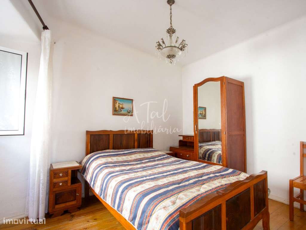 Moradia de traça antiga, composta por 2 pisos e 2 entradas independ... - Grande imagem: 5/41