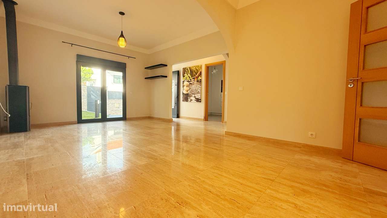 Moradia IsoladaT1+1 Totalmente Remodelada -Charneca da Caparica-20