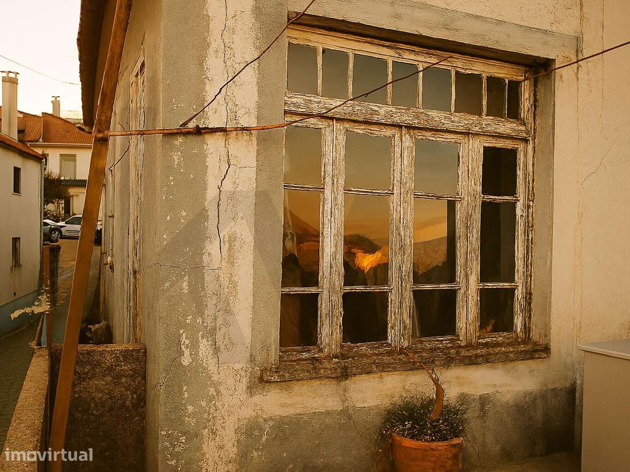 Casa histórica com 3 pisos no centro da Mêda — ideal para renovação - Grande imagem: 5/19