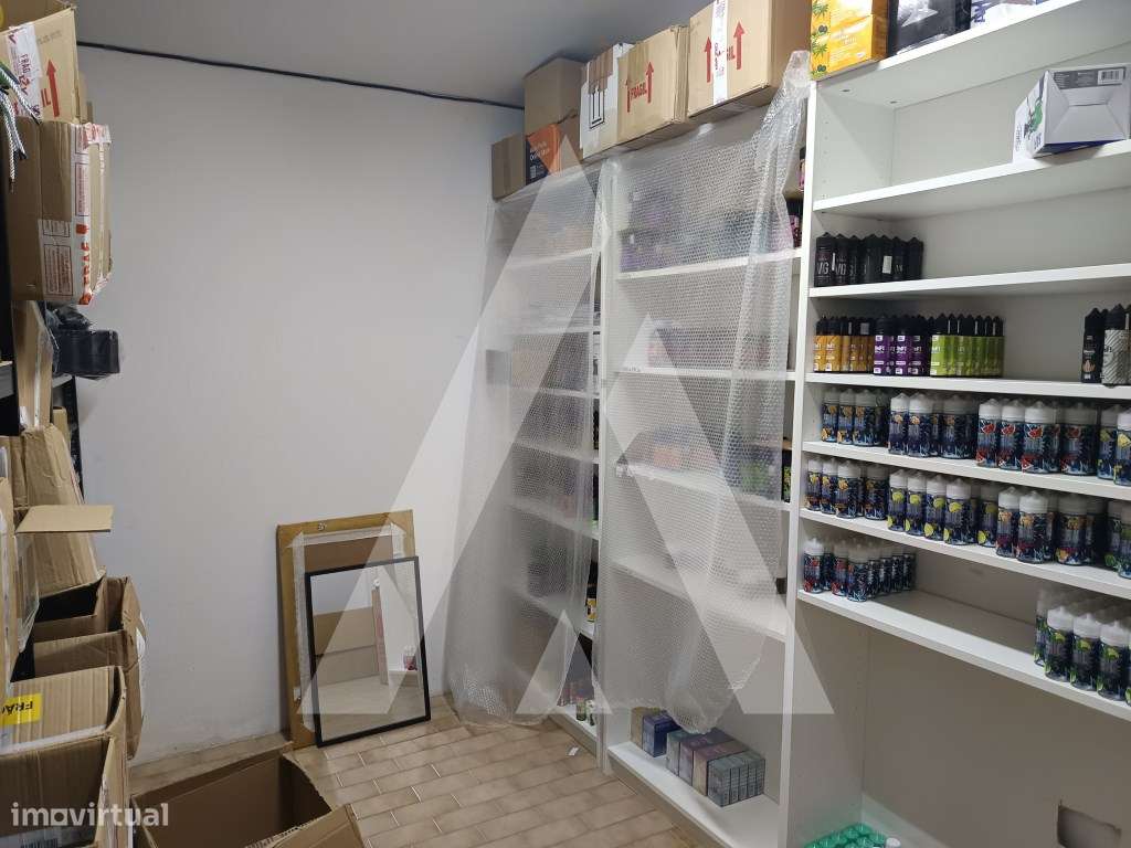 Loja na Gafanha da Nazaré, com garagem fechada.-15