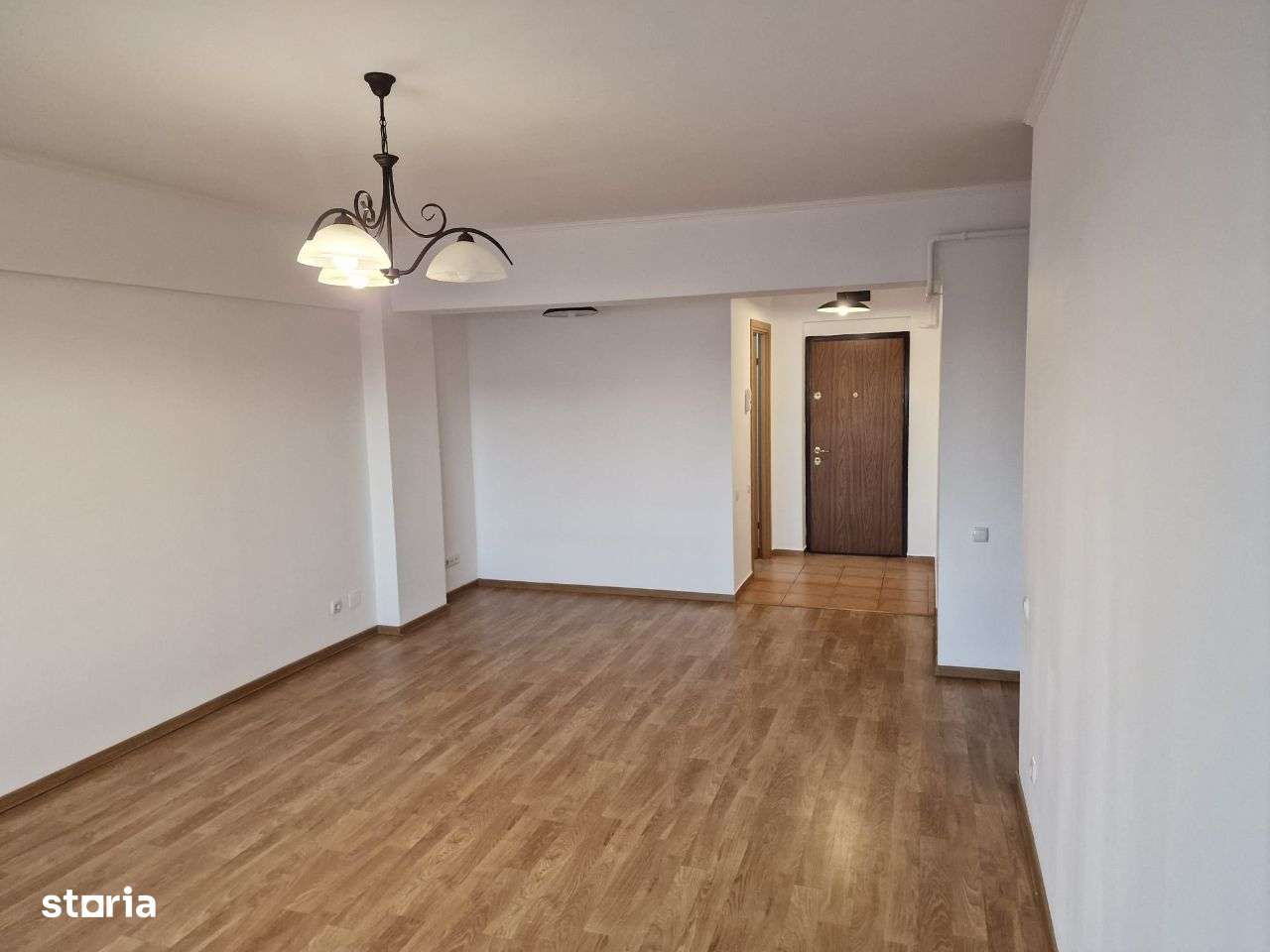De vanzare apartament 2 camere dec etaj 5/7, 72 mp, Zamca ,Suceava-1