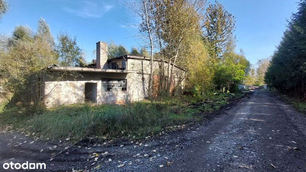 Działka z halą magazynową-1