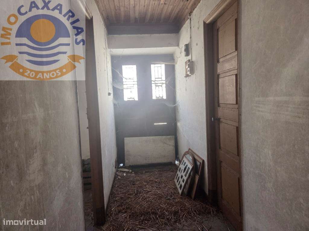 Moradia Rústica com Pátio e Anexos para Recuperar - Urqueira, Ourém - Grande imagem: 5/44