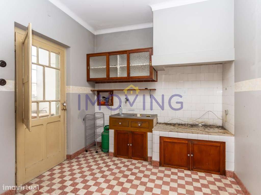 Prédio, moradia e garagens para Investimento-20