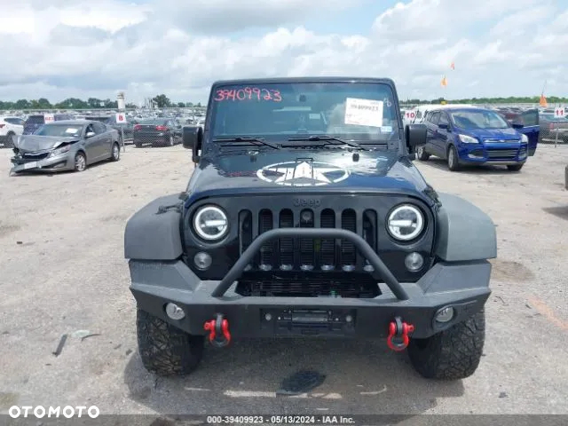 Jeep Wrangler - 12