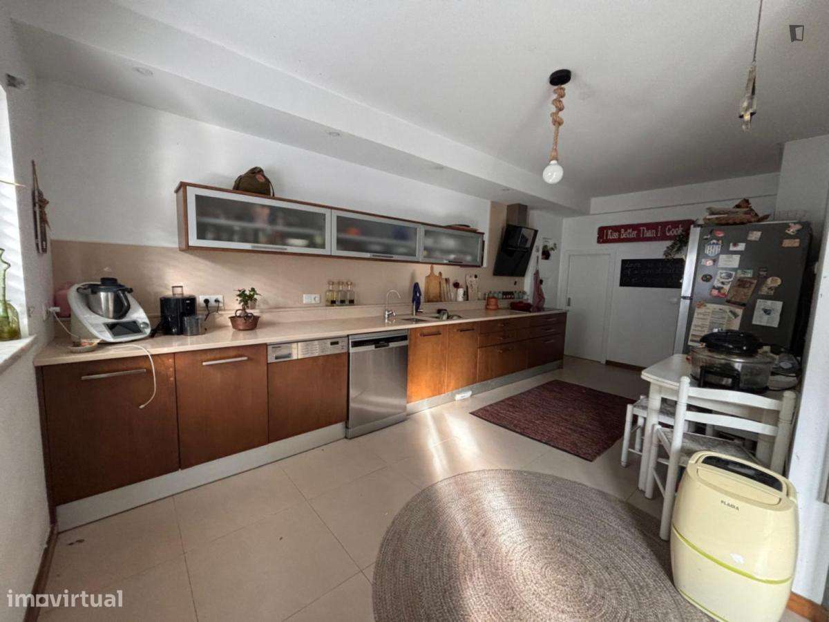 Quarto - localizado em Setubal - Grande imagem: 4/6