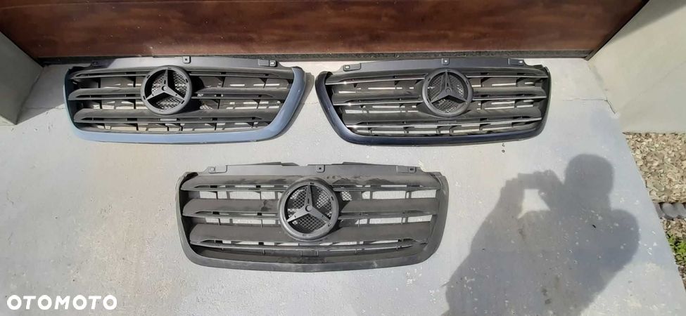 Fabrycznie nowa atrapa grill Mercedes Sprinter W907/W910 - 1