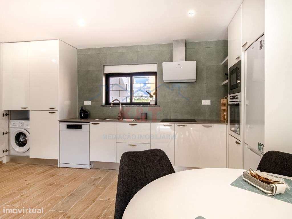 T2 na Praia da Rocha totalmente Remodelado-7