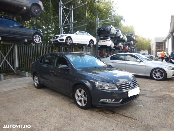 Far dreapta Volkswagen Passat B7 2013 SEDAN 2.0 TDI CFFB - 2