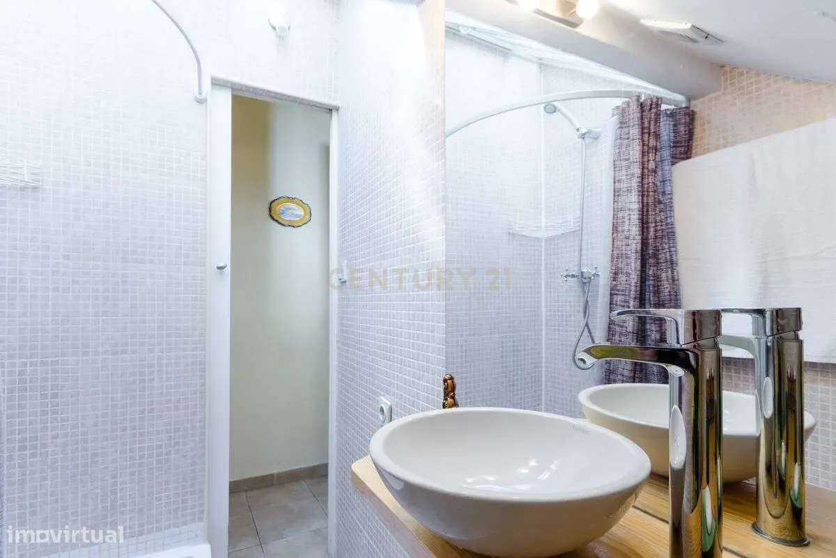 Apartamento T2 à venda na Rua da Mouraria-7