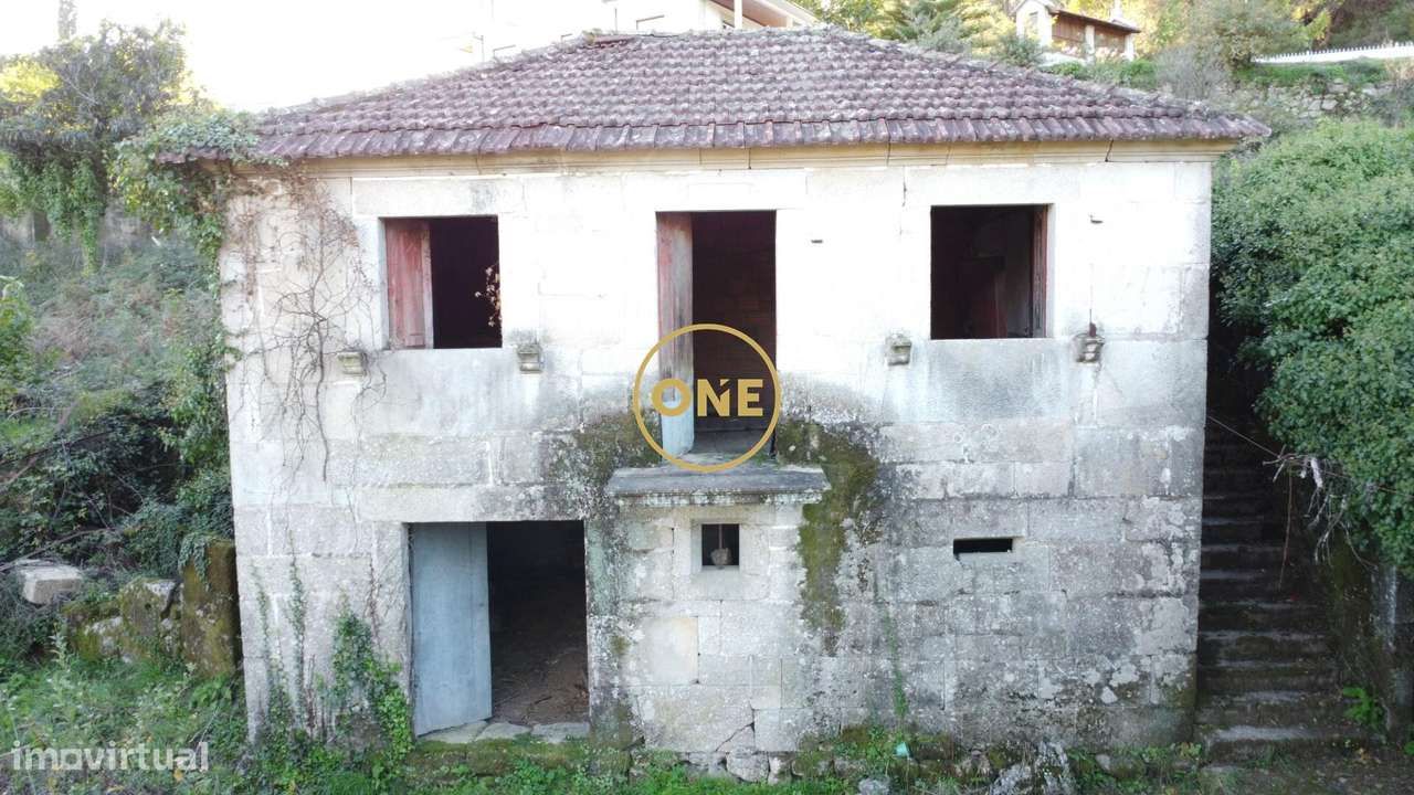 Ruina para reconstrução em Passô, Vila Verde - Grande imagem: 4/28