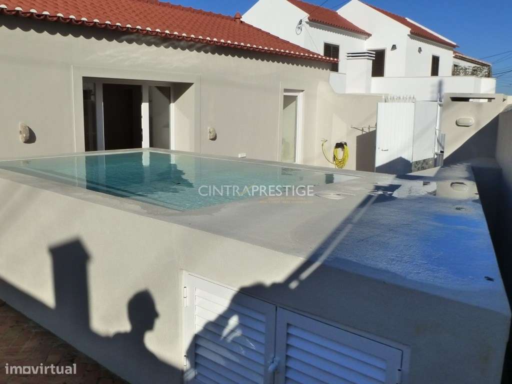 Moradia T2 totalmente recuperada em Almoçageme-33