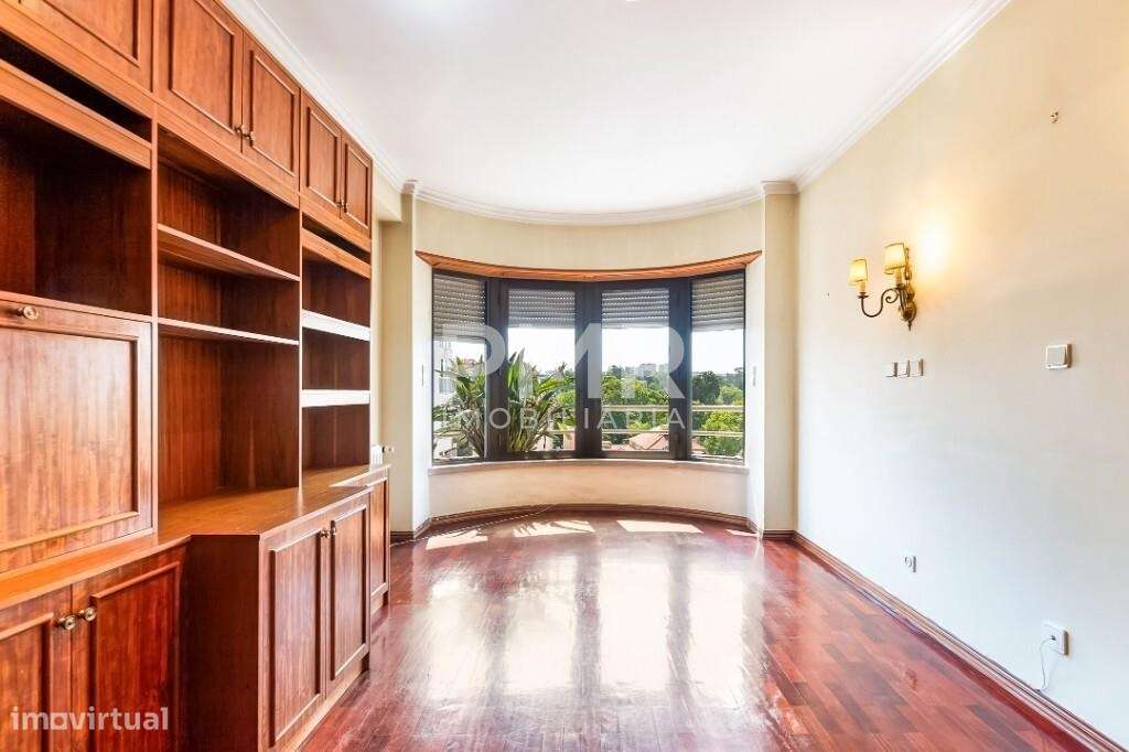 Apartamento T4 no Lumiar-7