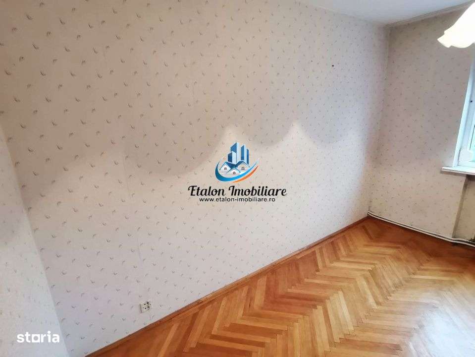 Apartament 3 camere decomandat, etaj 1, zona Gara Piatra Neamt-2