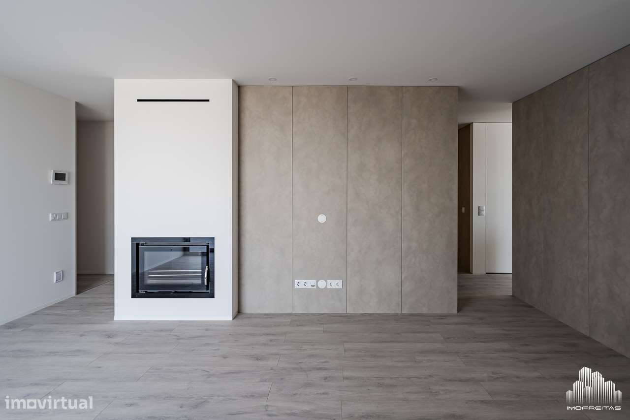 Fantástica Penthouse T4 com três Frentes e um Terraço de 120m2!-10