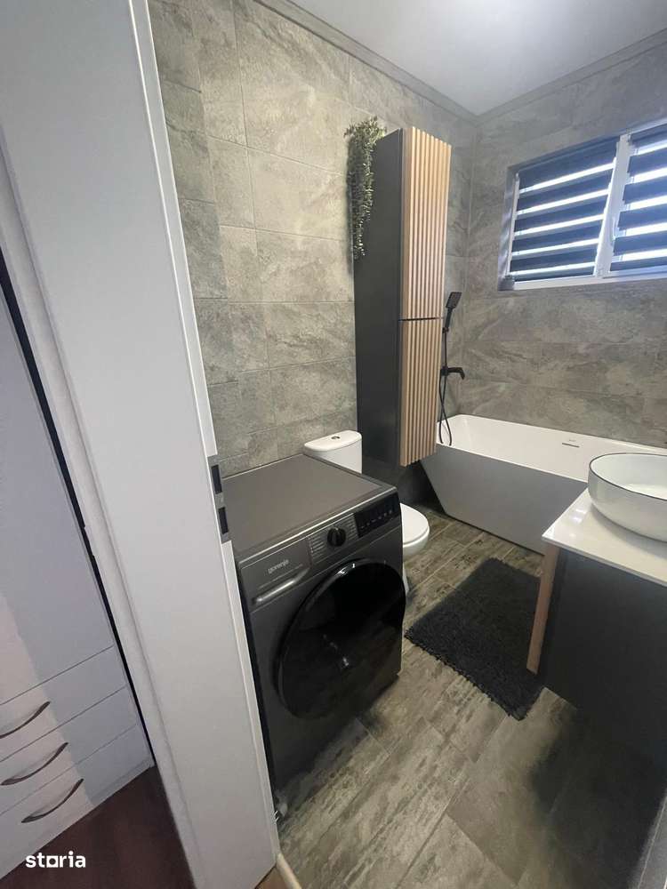 Bloc cu lift - Apartament 2 camere plus terasă - Priveliște către oraș-1