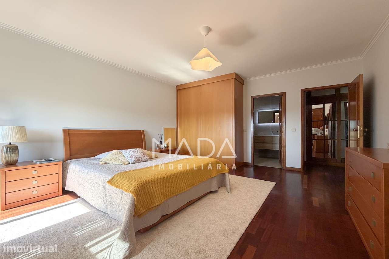 SEMI-RENOVADO Apart. T3 c/garagem na zona da Taberna Belga em Braga-7